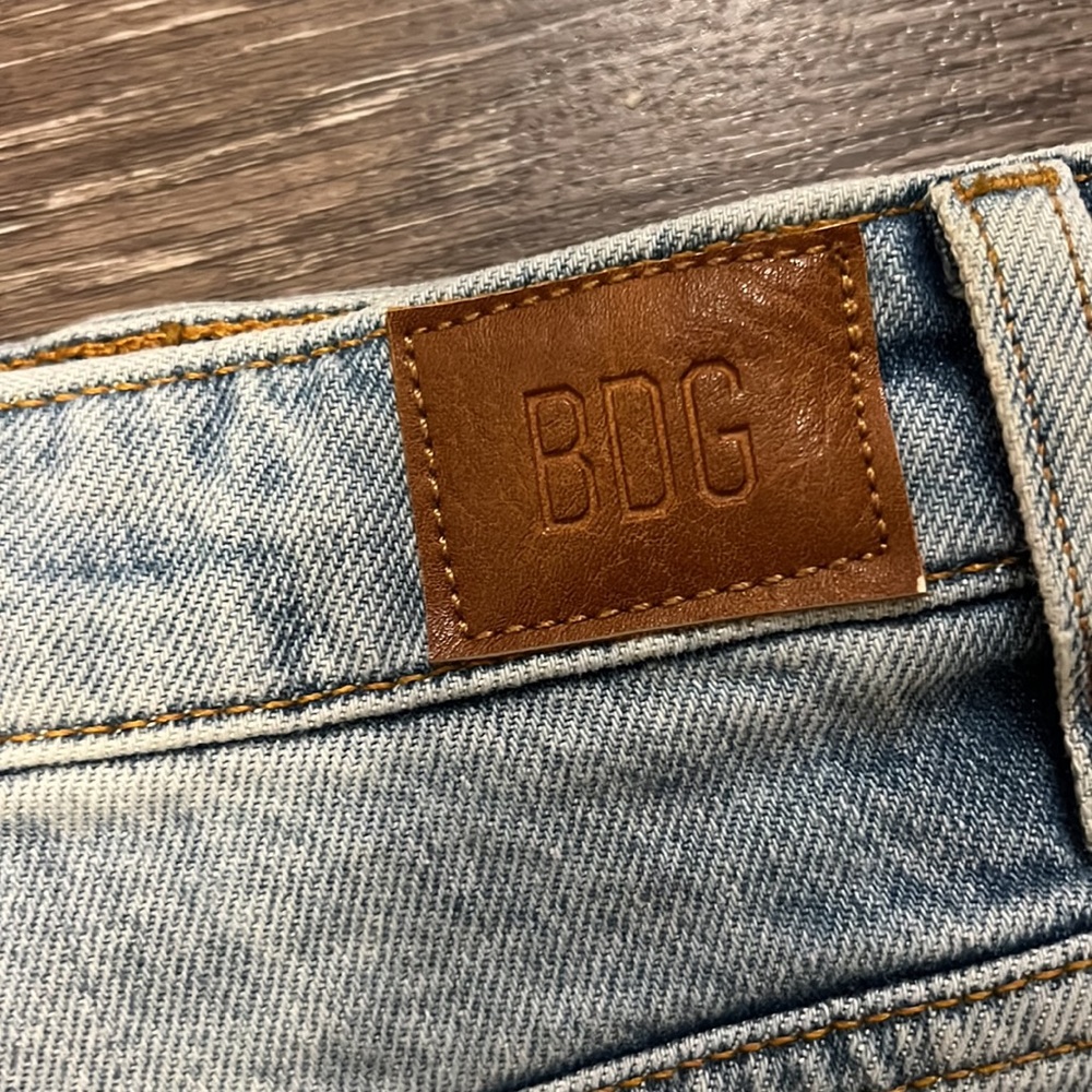 BDG Carrie Denim Shorts Light Wash size 26 - Picture 6 of 7